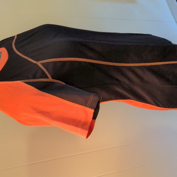 Liv TransTextura Biking Shirt - NWT - Coral and Black - Women's Small - Picture 3 of 8